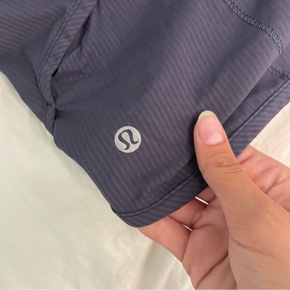 Lululemon Speed Up Low-Rise “2.5 Short - Picture 3 of 4